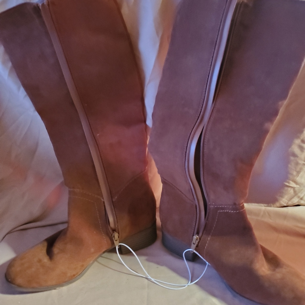 Womens boots size 8
